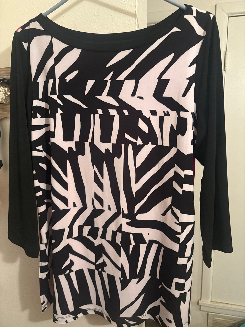 Susan Graver Black, Pink. & White Abstract Boatneck Long Sleeve Tunic Top